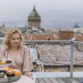 «Я – богиня»: женская психология на фоне видов Санкт-Петербурга